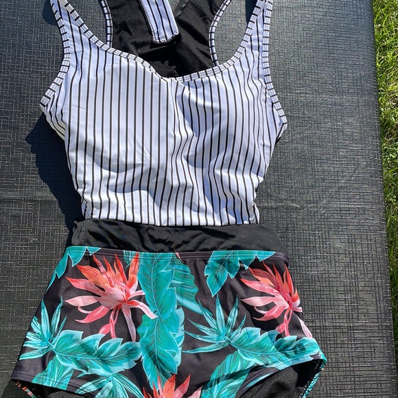 Molybell One Piece Swimsuit Stripes Leaf Print Tummy Control L NWT - Picture 3 of 9